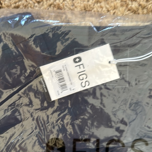 Figs scrub set in small quiet navy limited edition color - Picture 3 of 4